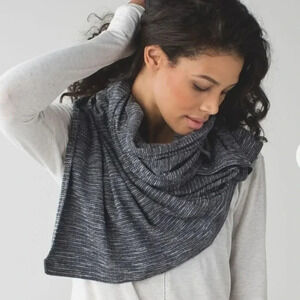 Lululemon, Vinyasa Scarf Coco Pique Black White Customizable Snap Knit Wrap